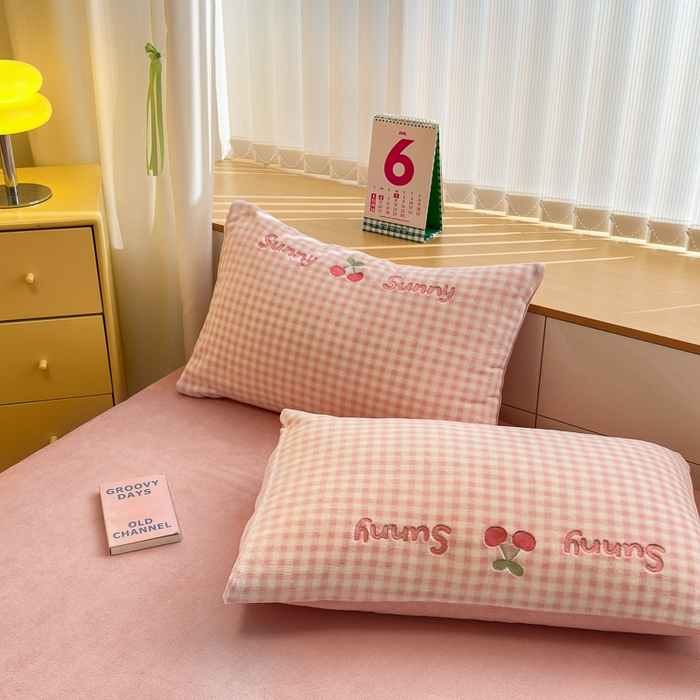 91家纺网 家纺一手货源 找家纺 小叮当家纺仓储工厂店 2025新款牛奶绒毛巾绣贴布绣牛奶绒四件套 桑尼小兔