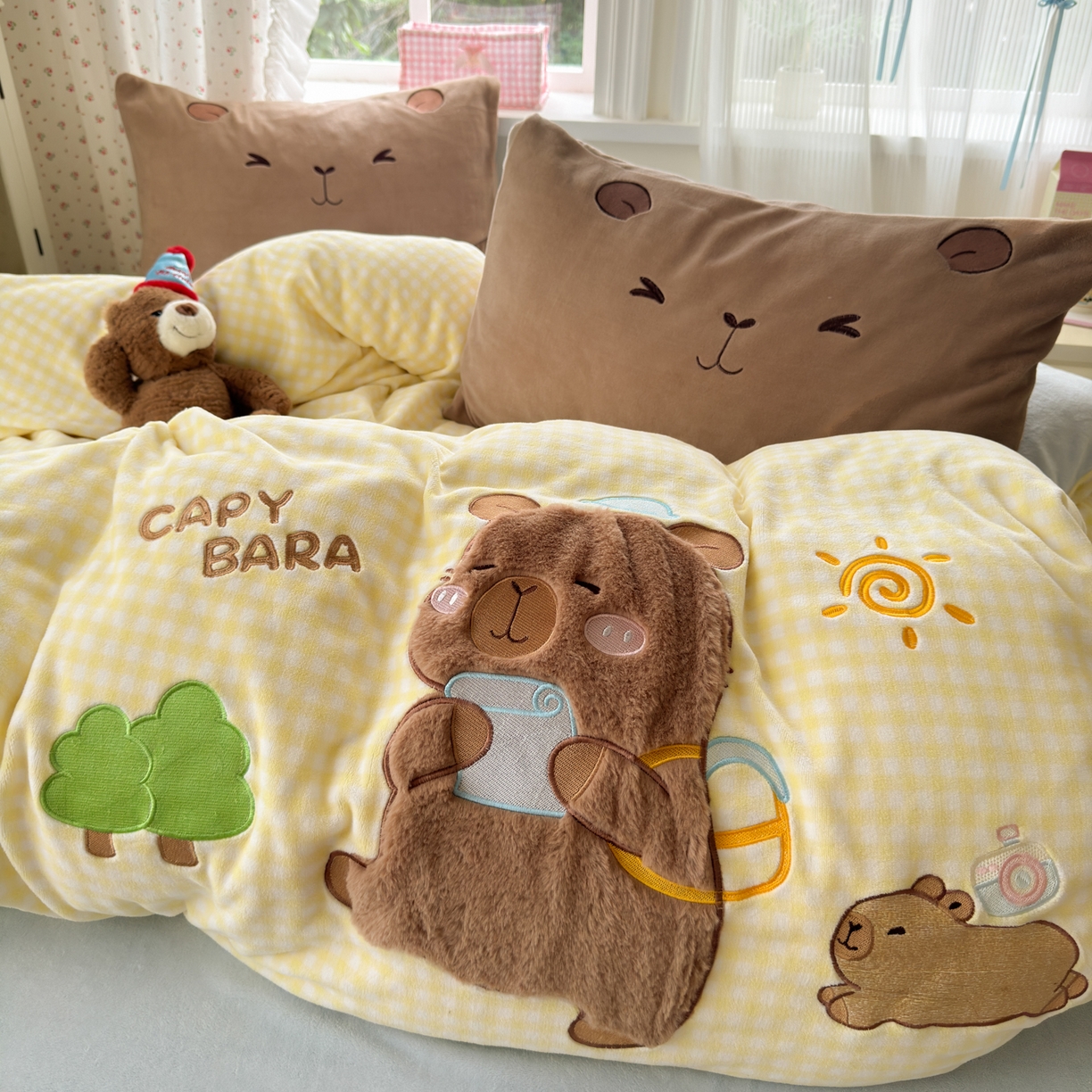 91家纺网 家纺一手货源 找家纺 小叮当家纺仓储工厂店 2025新款牛奶绒毛巾绣贴布绣牛奶绒四件套 水豚崽崽