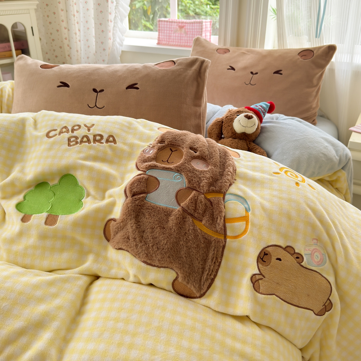 91家纺网 家纺一手货源 找家纺 小叮当家纺仓储工厂店 2025新款牛奶绒毛巾绣贴布绣牛奶绒四件套 水豚崽崽