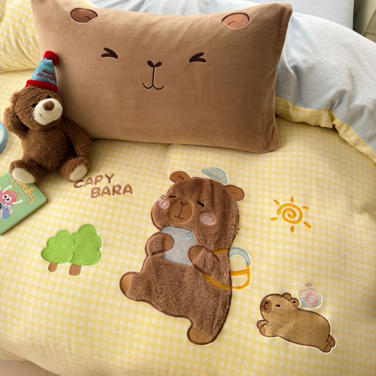 91家纺网 家纺一手货源 找家纺 小叮当家纺仓储工厂店 2025新款牛奶绒毛巾绣贴布绣牛奶绒四件套 水豚崽崽