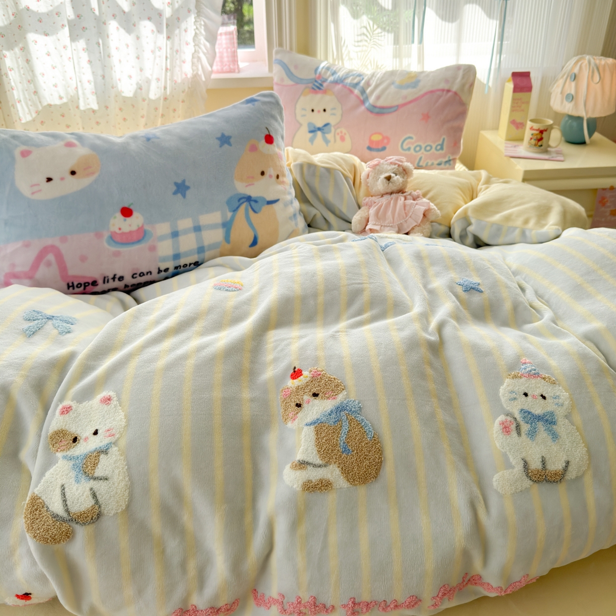 91家纺网 家纺一手货源 找家纺 小叮当家纺仓储工厂店 2025新款牛奶绒毛巾绣贴布绣牛奶绒四件套 晚安猫