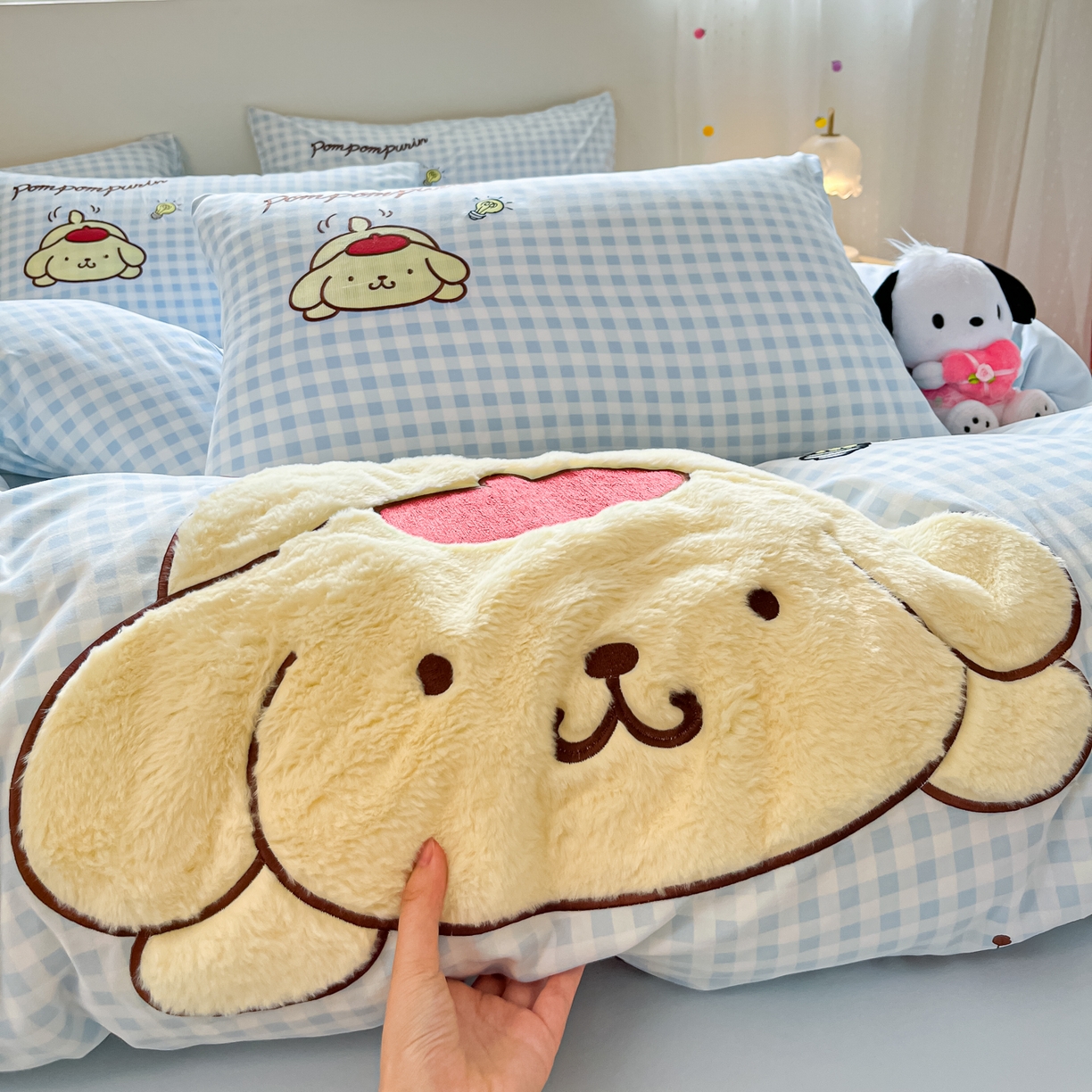 91家纺网 家纺一手货源 找家纺 桃心家居 2025新款A类三丽鸥正版授权云柔水洗棉兔毛贴布绣刺绣软糯四件套 云柔水洗棉-贴布绣蓝格布丁狗