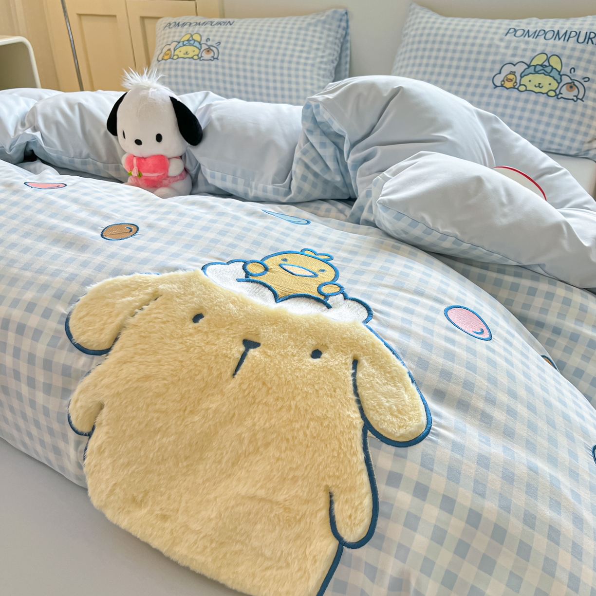 91家纺网 家纺一手货源 找家纺 桃心家居 2025新款A类三丽鸥正版授权云柔水洗棉兔毛贴布绣刺绣软糯四件套 云柔水洗棉-贴布绣萌萌布丁狗