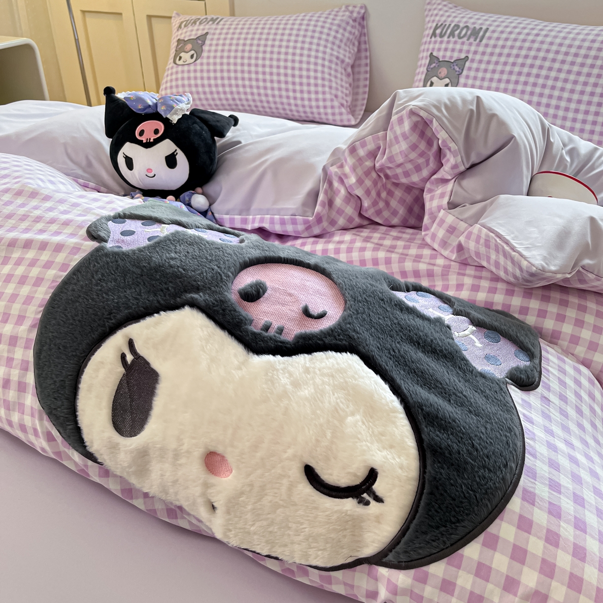 91家纺网 家纺一手货源 找家纺 桃心家居 2025新款A类三丽鸥正版授权云柔水洗棉兔毛贴布绣刺绣软糯四件套 云柔水洗棉-贴布绣紫格库洛米