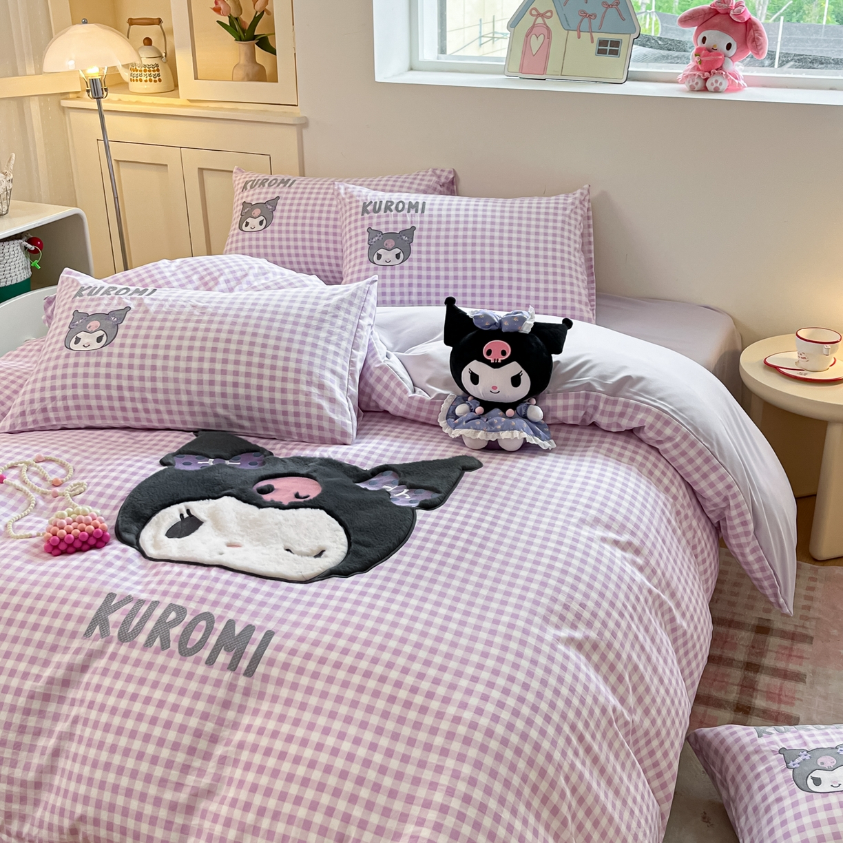 91家纺网 家纺一手货源 找家纺 桃心家居 2025新款A类三丽鸥正版授权云柔水洗棉兔毛贴布绣刺绣软糯四件套 云柔水洗棉-贴布绣紫格库洛米