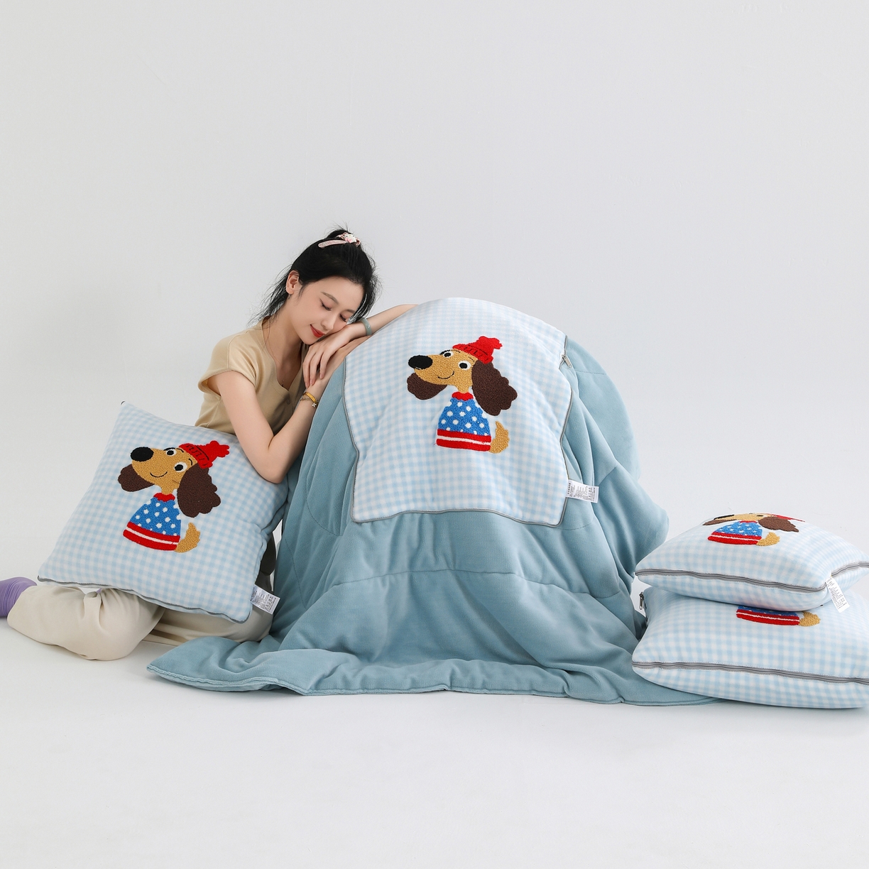 91家纺网 家纺一手货源 找家纺 （总）翰轩家居 2025新款卡通牛奶绒抱枕被毛巾绣系列