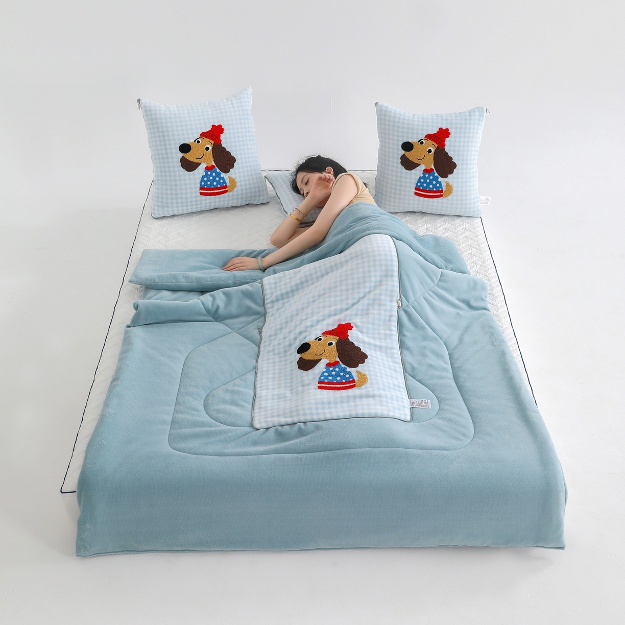 91家纺网 家纺一手货源 找家纺 （总）翰轩家居 2025新款卡通牛奶绒抱枕被毛巾绣系列