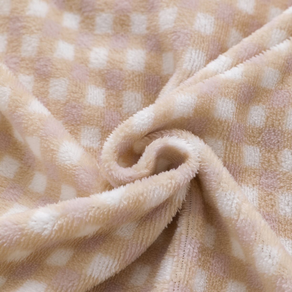 91家纺网 家纺一手货源 找家纺 翰轩家居 2025新款卡通牛奶绒抱枕被毛巾绣系列 眼镜狗-咖