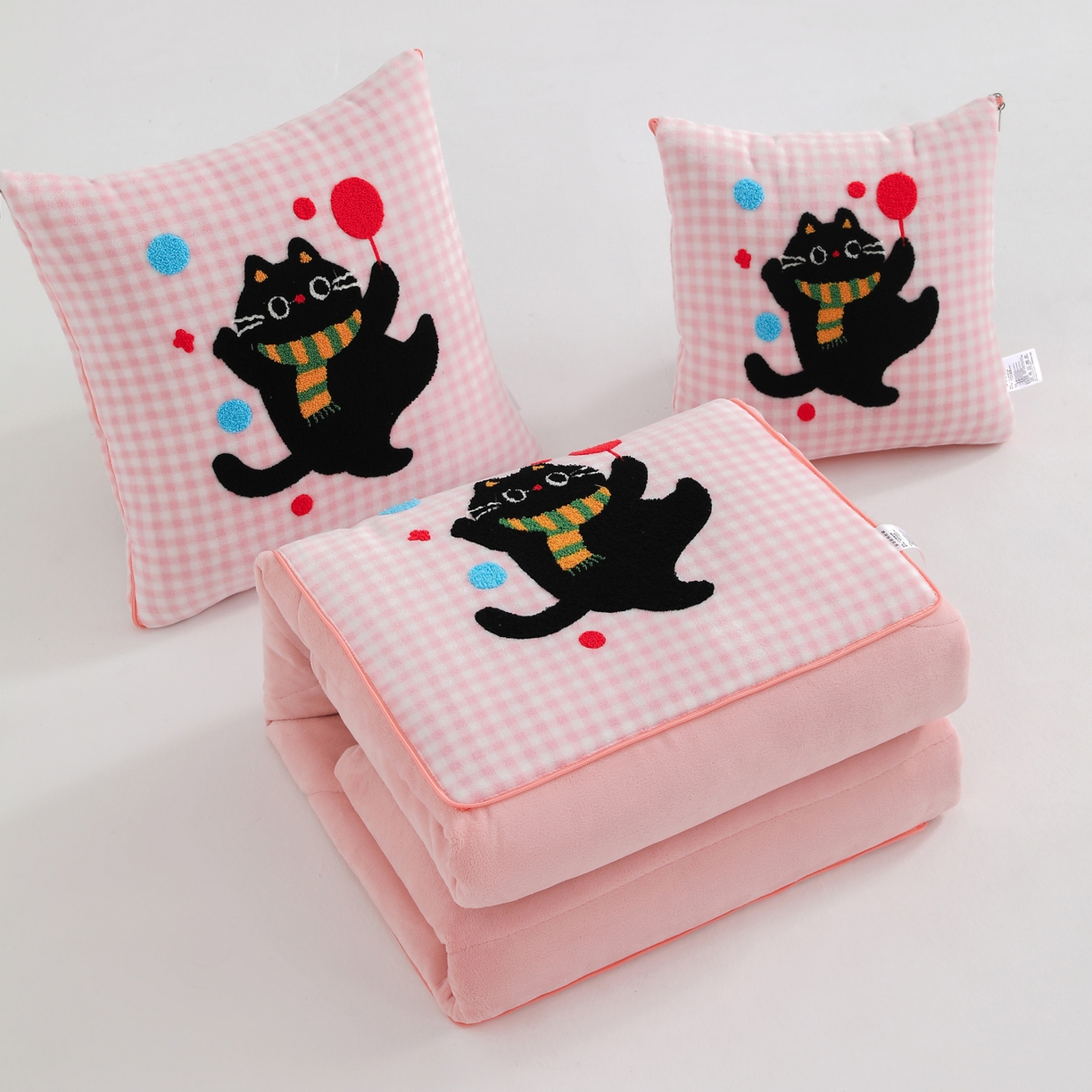 翰轩家居 2025新款卡通牛奶绒抱枕被毛巾绣系列 气球猫-粉