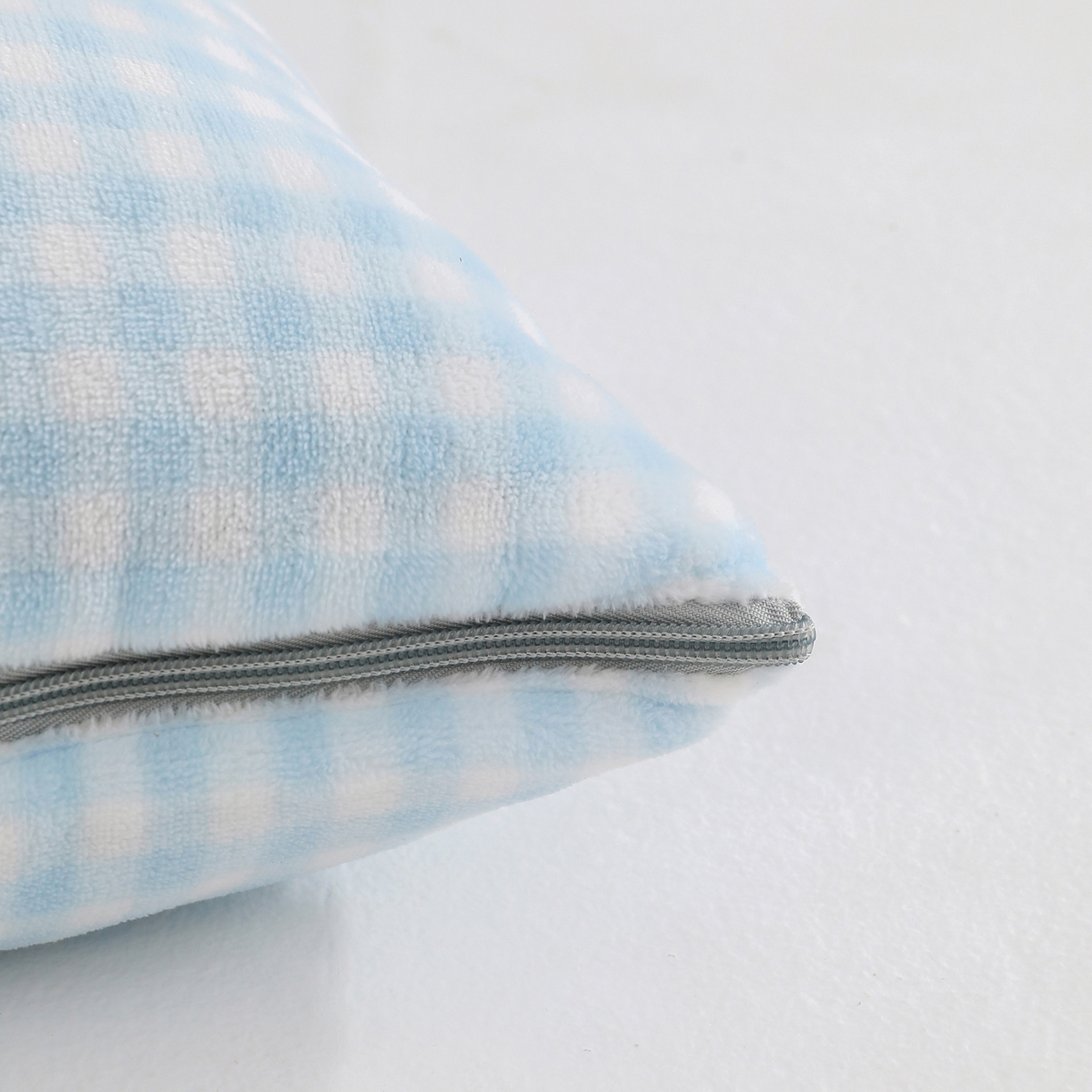 91家纺网 家纺一手货源 找家纺 翰轩家居 2025新款卡通牛奶绒抱枕被毛巾绣系列 大耳朵狗