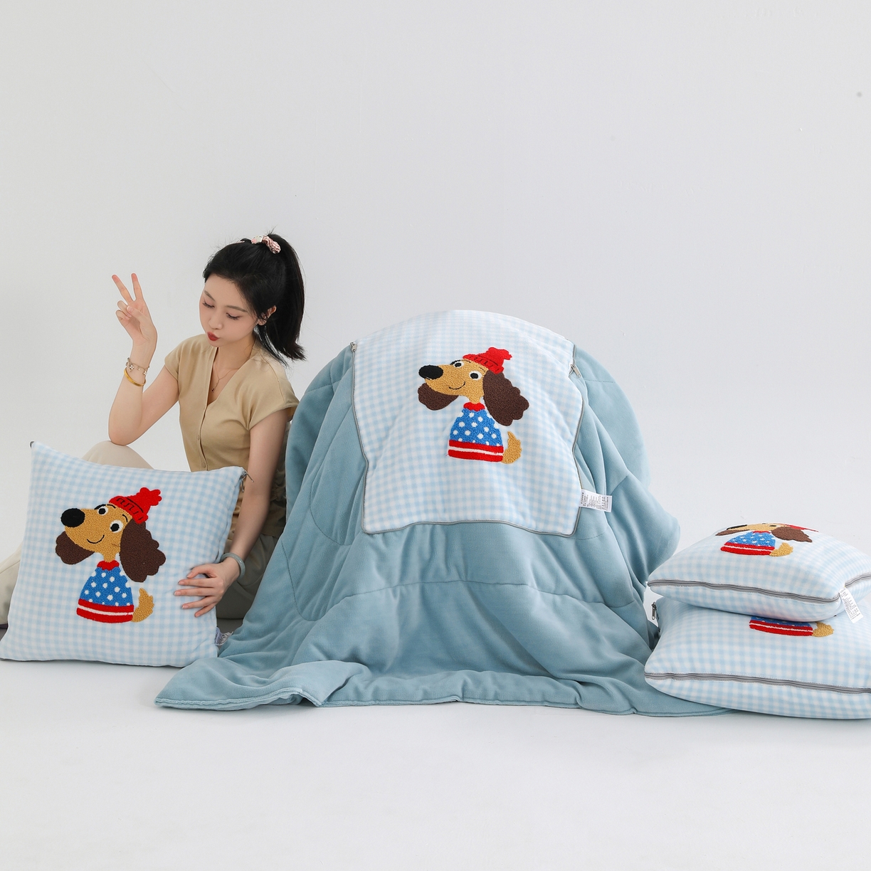 91家纺网 家纺一手货源 找家纺 翰轩家居 2025新款卡通牛奶绒抱枕被毛巾绣系列 大耳朵狗