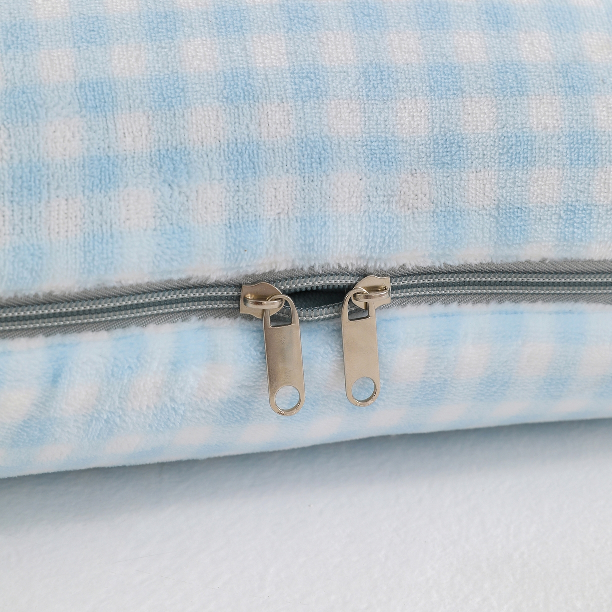 91家纺网 家纺一手货源 找家纺 翰轩家居 2025新款卡通牛奶绒抱枕被毛巾绣系列 大耳朵狗