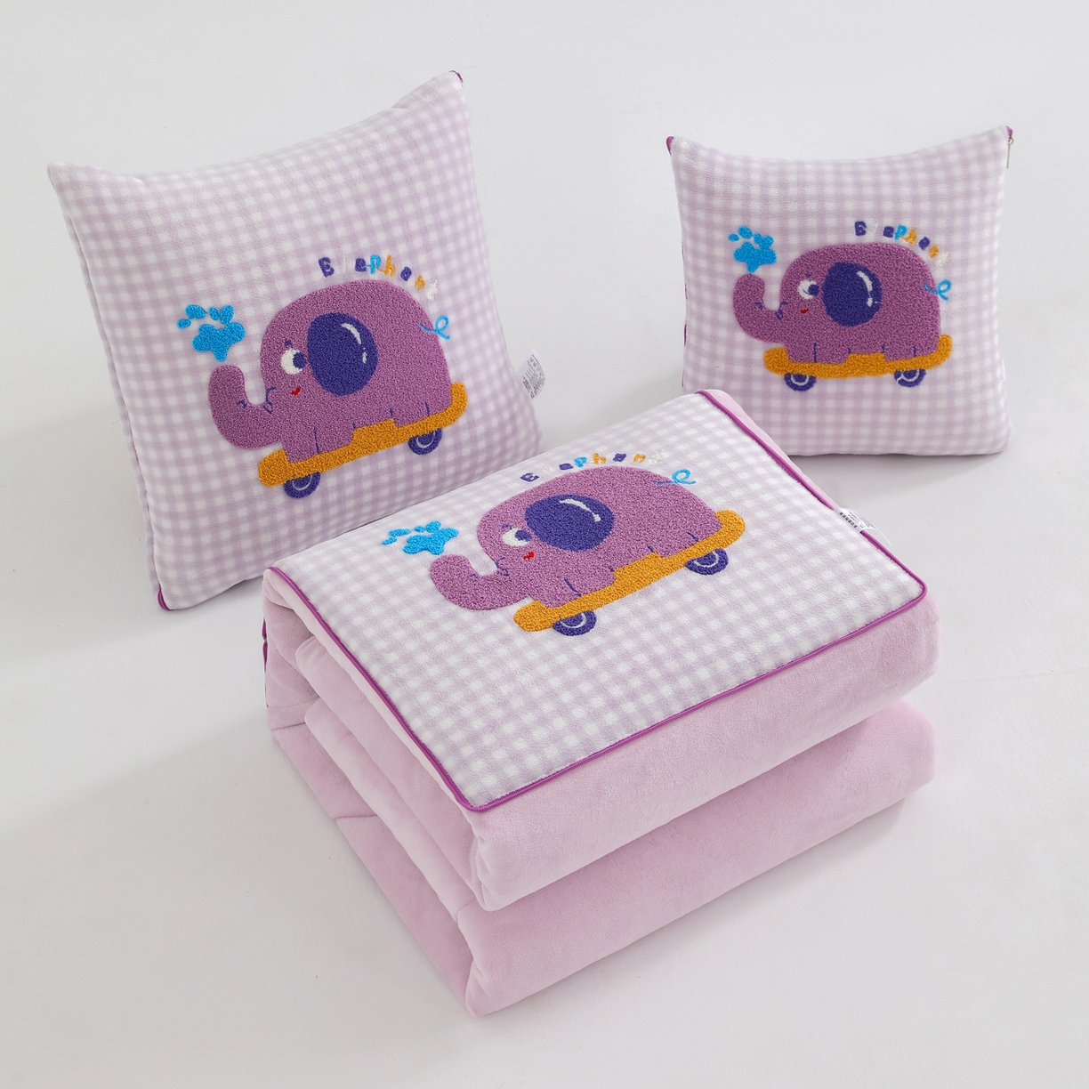 翰轩家居 2025新款卡通牛奶绒抱枕被毛巾绣系列 滑板象