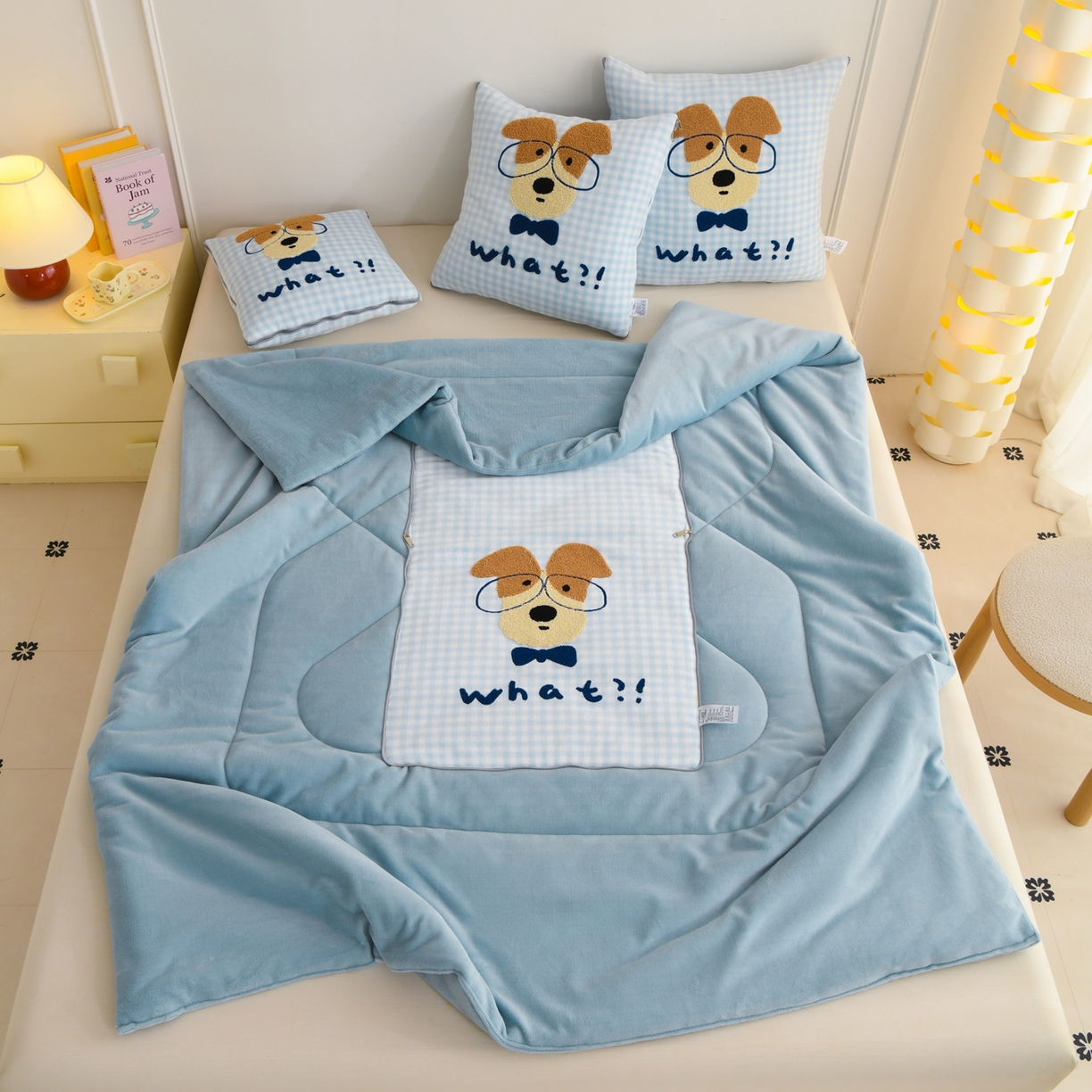 91家纺网 家纺一手货源 找家纺 翰轩家居 2025新款卡通牛奶绒抱枕被毛巾绣系列 眼镜狗-蓝