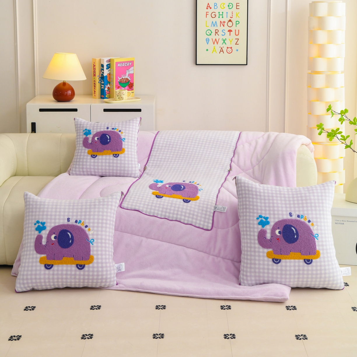 91家纺网 家纺一手货源 找家纺 翰轩家居 2025新款卡通牛奶绒抱枕被毛巾绣系列 滑板象