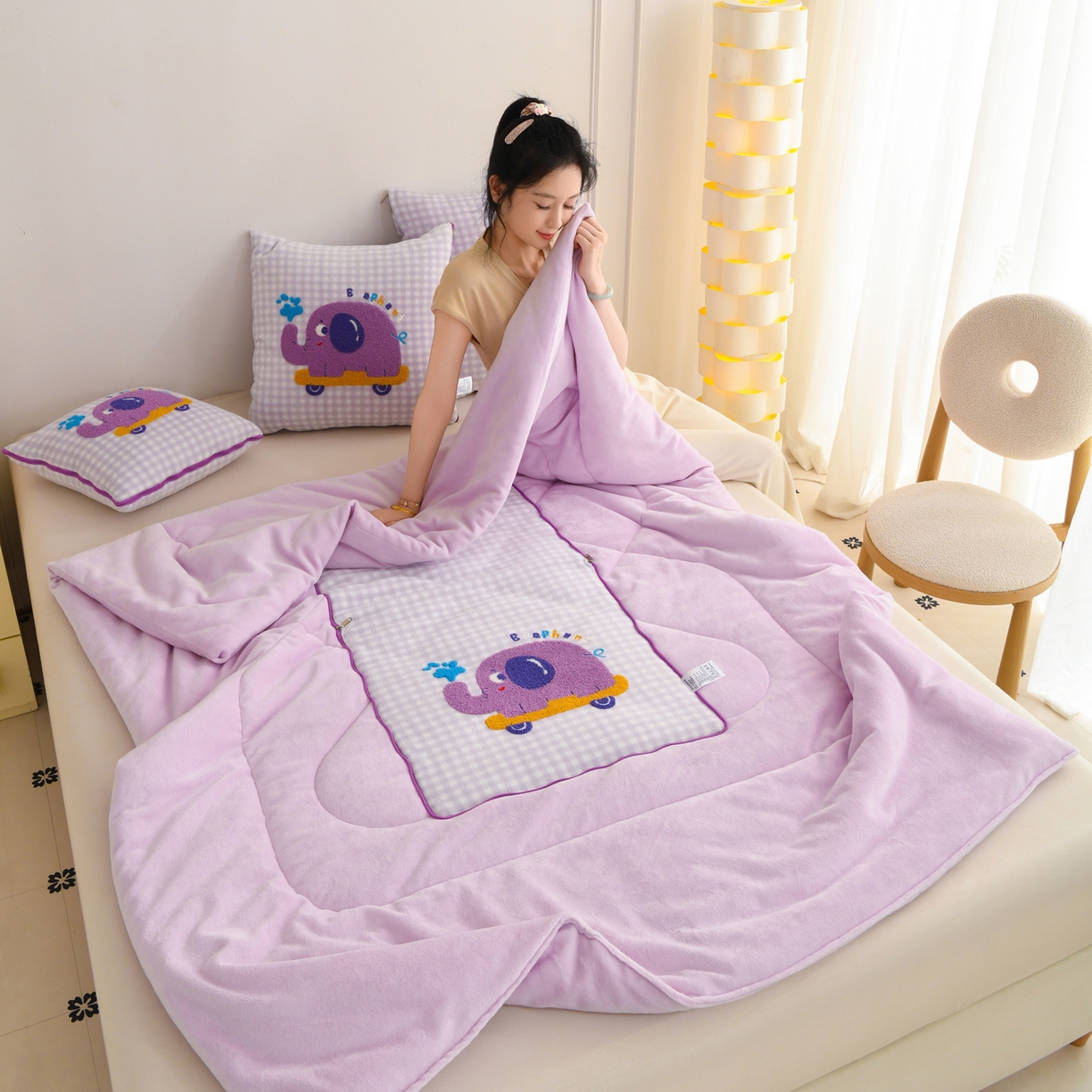 91家纺网 家纺一手货源 找家纺 翰轩家居 2025新款卡通牛奶绒抱枕被毛巾绣系列 滑板象