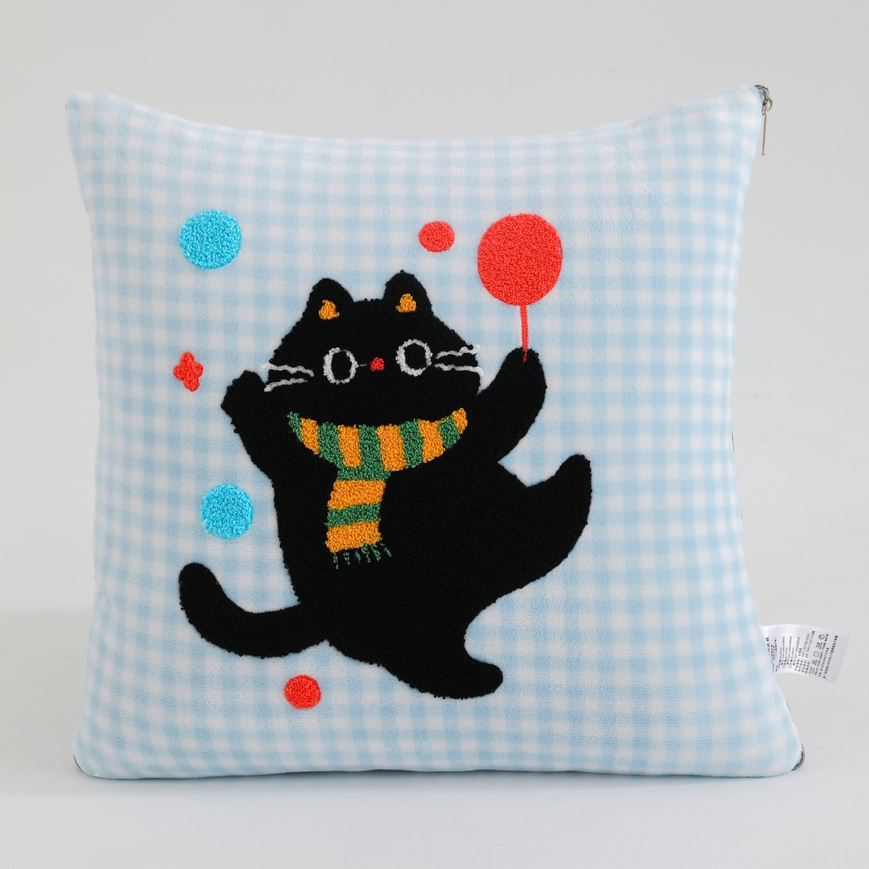 91家纺网 家纺一手货源 找家纺 翰轩家居 2025新款卡通牛奶绒抱枕被毛巾绣系列 气球猫-蓝