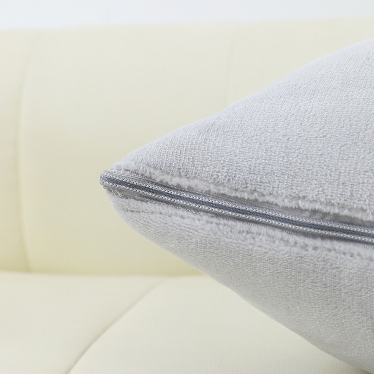 91家纺网 家纺一手货源 找家纺 （总）翰轩家居 2025新款卡通牛奶绒贴布绣抱枕被-梦幻兔系列