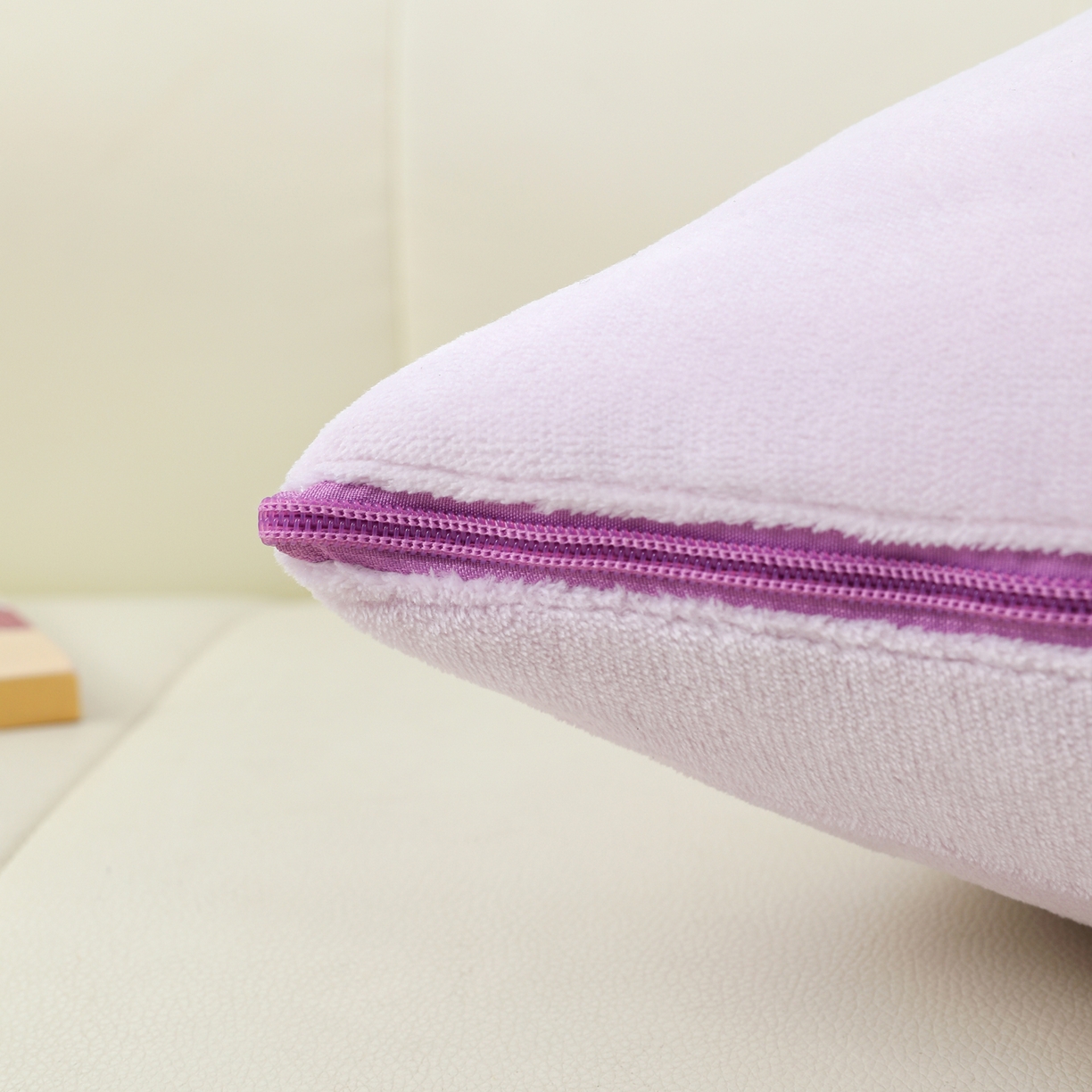 91家纺网 家纺一手货源 找家纺 翰轩家居 2025新款卡通牛奶绒贴布绣抱枕被-梦幻兔系列 梦幻兔-魔芋紫