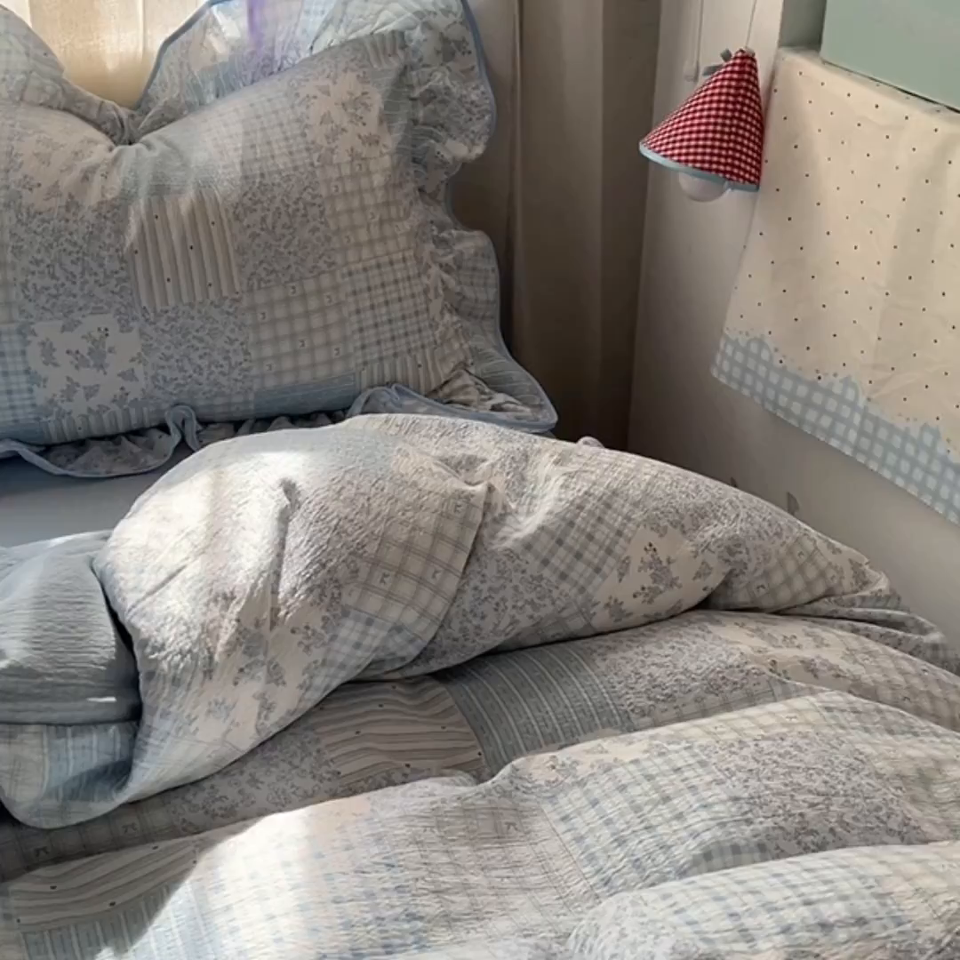 91家纺网 家纺一手货源 找家纺 春光里 2025新款亲肤舒适云感双层纱花边四件套 风格二（提供买家秀） 百福蓝