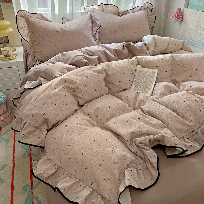 91家纺网 家纺一手货源 找家纺 春光里 2025新款亲肤舒适云感双层纱花边四件套 风格二（提供买家秀） 摩卡樱桃