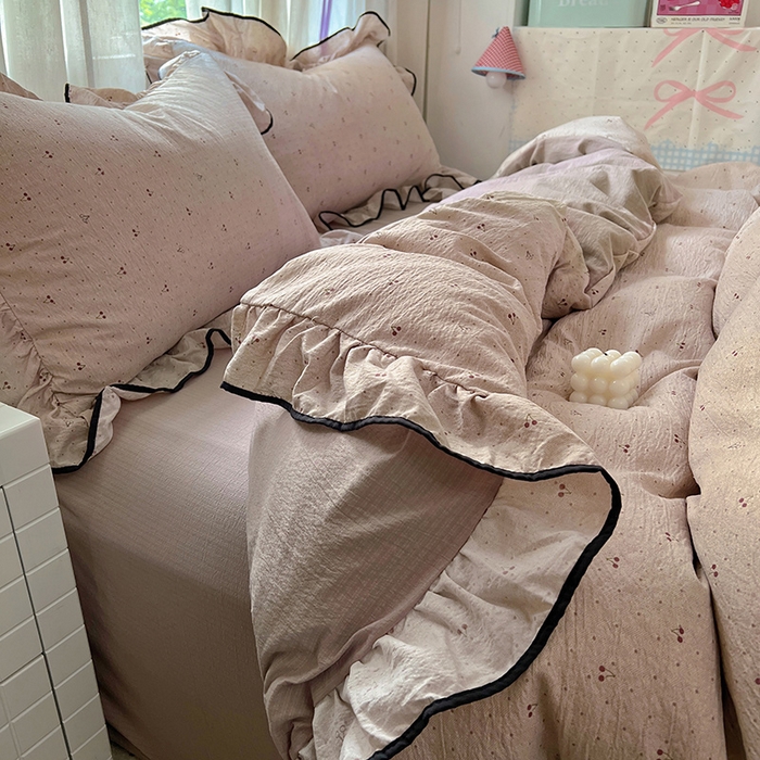 91家纺网 家纺一手货源 找家纺 春光里 2025新款亲肤舒适云感双层纱花边四件套 风格二（提供买家秀） 摩卡樱桃