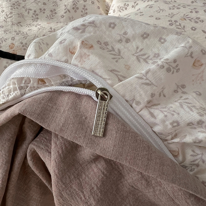 91家纺网 家纺一手货源 找家纺 春光里 2025新款亲肤舒适云感双层纱花边四件套 风格二（提供买家秀） 桃乐丝