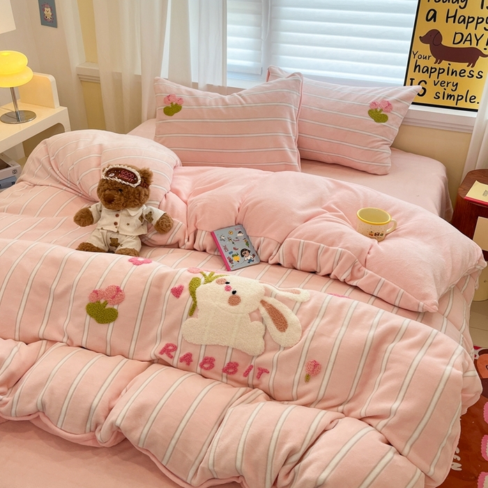 91家纺网 家纺一手货源 找家纺 （总）首尔家纺 2025新款牛奶绒卡通毛巾绣印加绣系列四件套