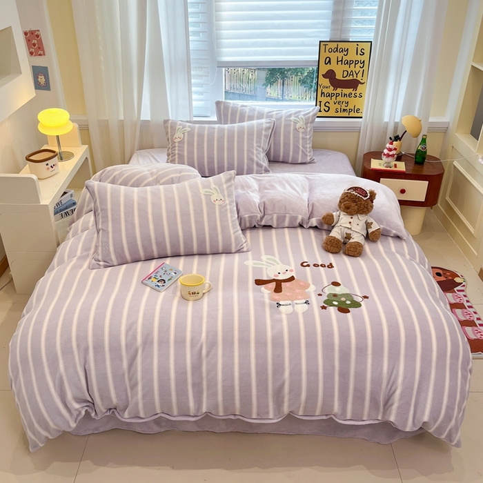 91家纺网 家纺一手货源 找家纺 首尔家纺 2025新款牛奶绒卡通毛巾绣印加绣系列四件套 紫条小兔