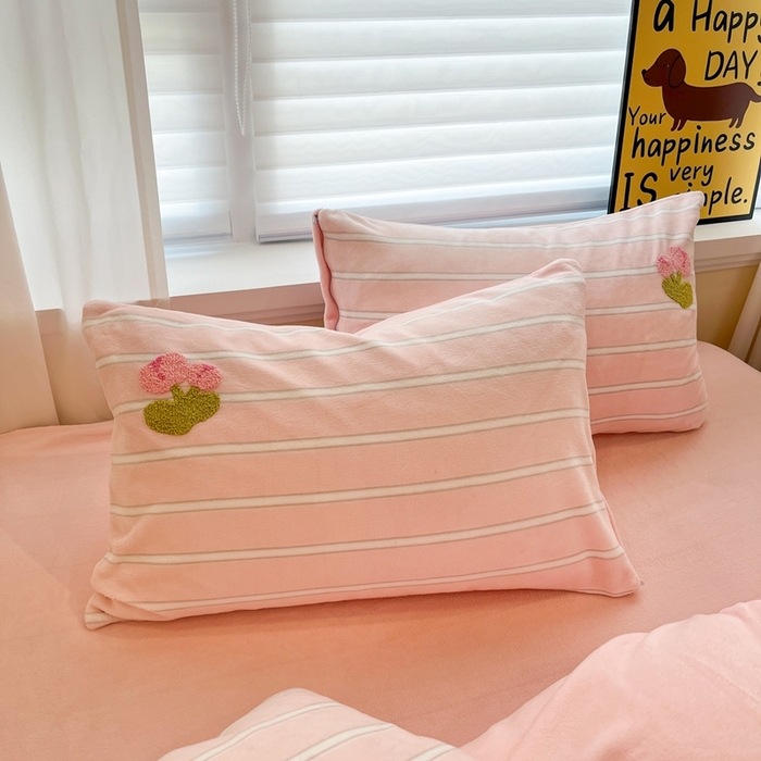 91家纺网 家纺一手货源 找家纺 首尔家纺 2025新款牛奶绒卡通毛巾绣印加绣系列四件套 花朵兔