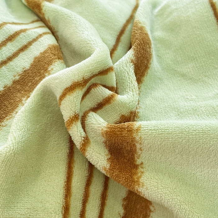 91家纺网 家纺一手货源 找家纺 首尔家纺 2025新款牛奶绒卡通毛巾绣印加绣系列四件套 绿条小熊