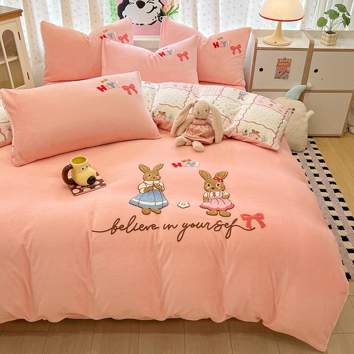 91家纺网 家纺一手货源 找家纺 （总）眠博士 2025新款牛奶绒毛巾绣四件套