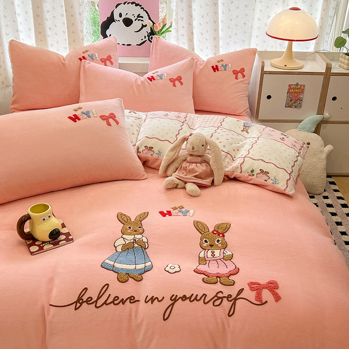 91家纺网 家纺一手货源 找家纺 （总）眠博士 2025新款牛奶绒毛巾绣四件套