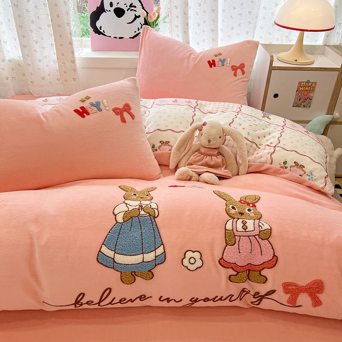 91家纺网 家纺一手货源 找家纺 （总）眠博士 2025新款牛奶绒毛巾绣四件套