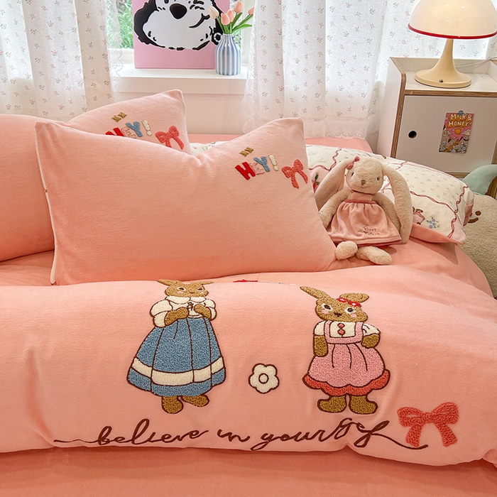 91家纺网 家纺一手货源 找家纺 （总）眠博士 2025新款牛奶绒毛巾绣四件套