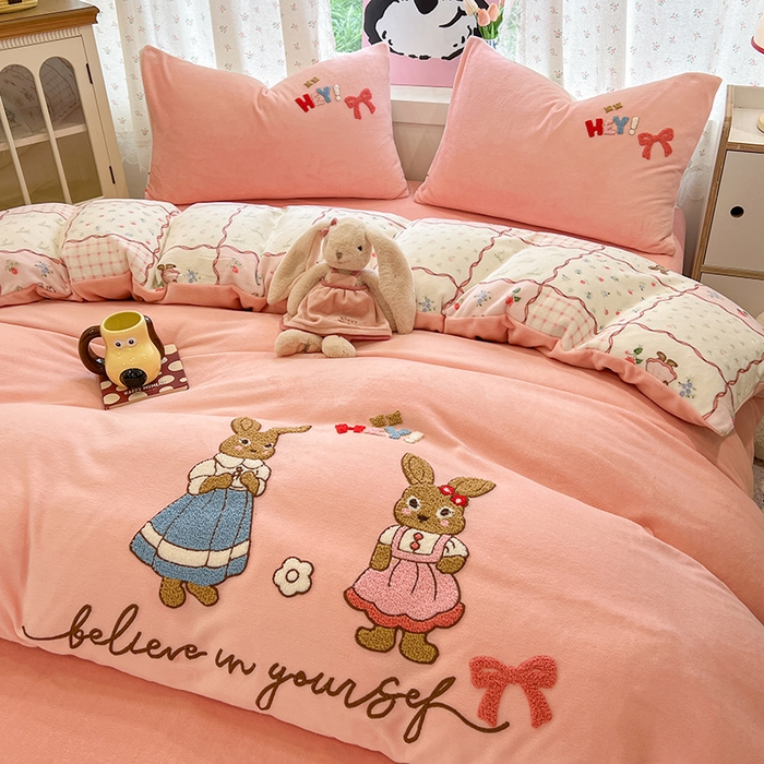 91家纺网 家纺一手货源 找家纺 （总）眠博士 2025新款牛奶绒毛巾绣四件套