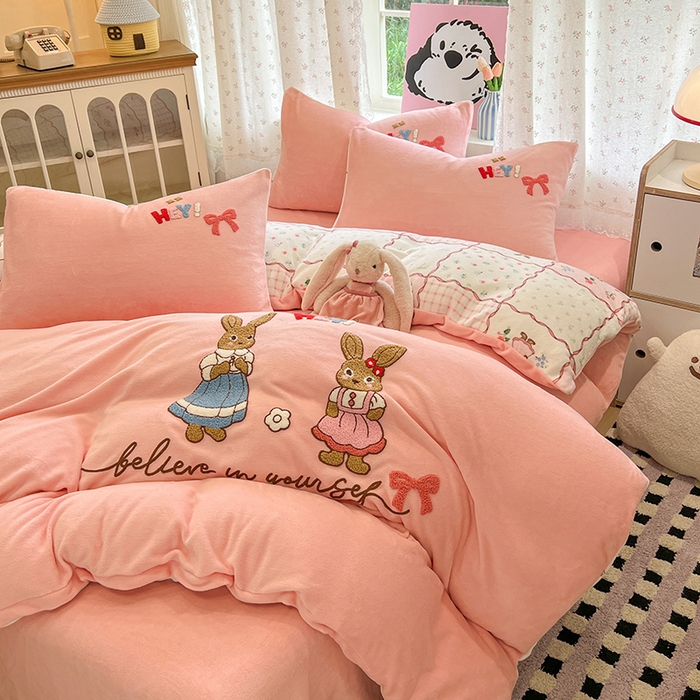 91家纺网 家纺一手货源 找家纺 （总）眠博士 2025新款牛奶绒毛巾绣四件套