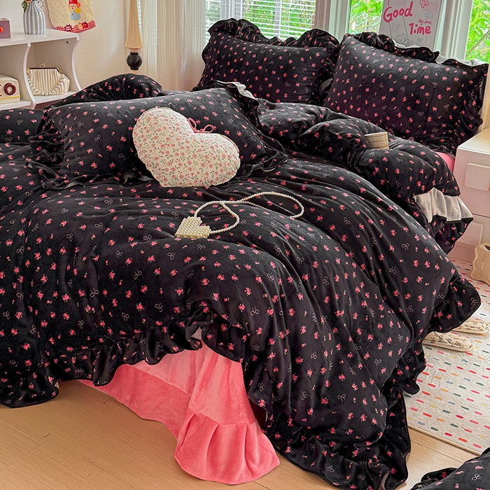 91家纺网 家纺一手货源 找家纺 （总）梦莱斯 2025新款加厚保暖双面牛奶绒四件套-黑色花边款