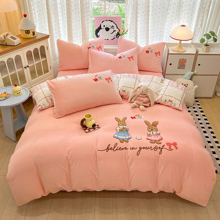 91家纺网 家纺一手货源 找家纺 眠博士 2025新款牛奶绒毛巾绣四件套 牛奶绒毛巾绣-兔兔