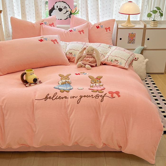 91家纺网 家纺一手货源 找家纺 眠博士 2025新款牛奶绒毛巾绣四件套 牛奶绒毛巾绣-兔兔