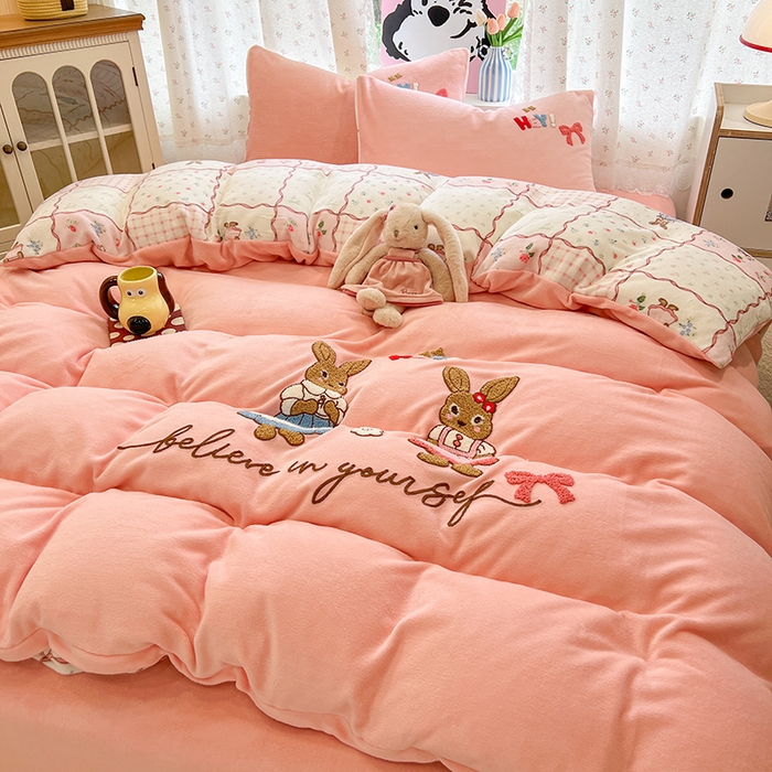 91家纺网 家纺一手货源 找家纺 眠博士 2025新款牛奶绒毛巾绣四件套 牛奶绒毛巾绣-兔兔