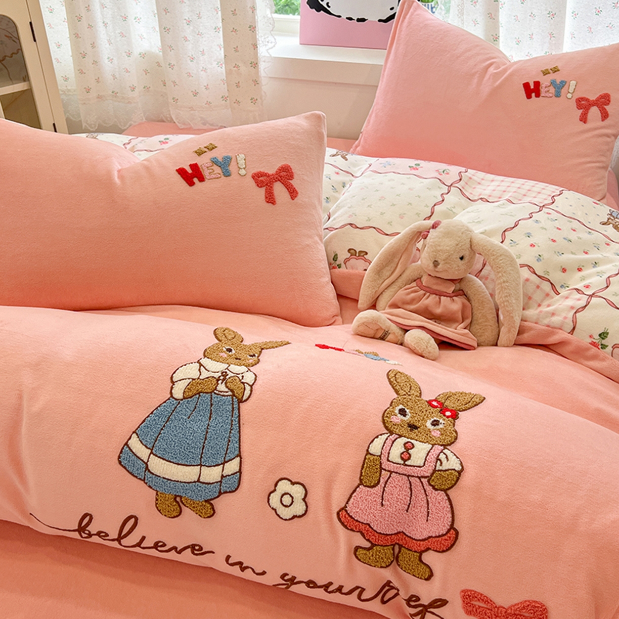 91家纺网 家纺一手货源 找家纺 眠博士 2025新款牛奶绒毛巾绣四件套 牛奶绒毛巾绣-兔兔