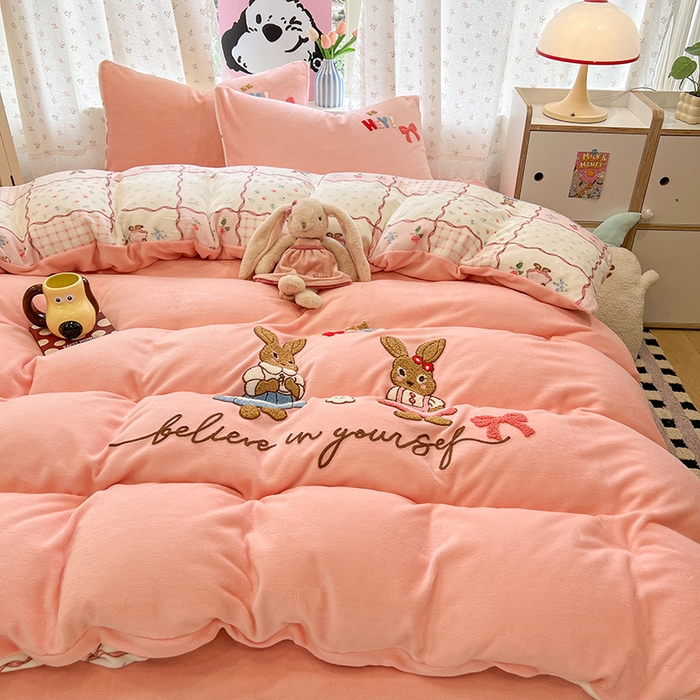 91家纺网 家纺一手货源 找家纺 眠博士 2025新款牛奶绒毛巾绣四件套 牛奶绒毛巾绣-兔兔