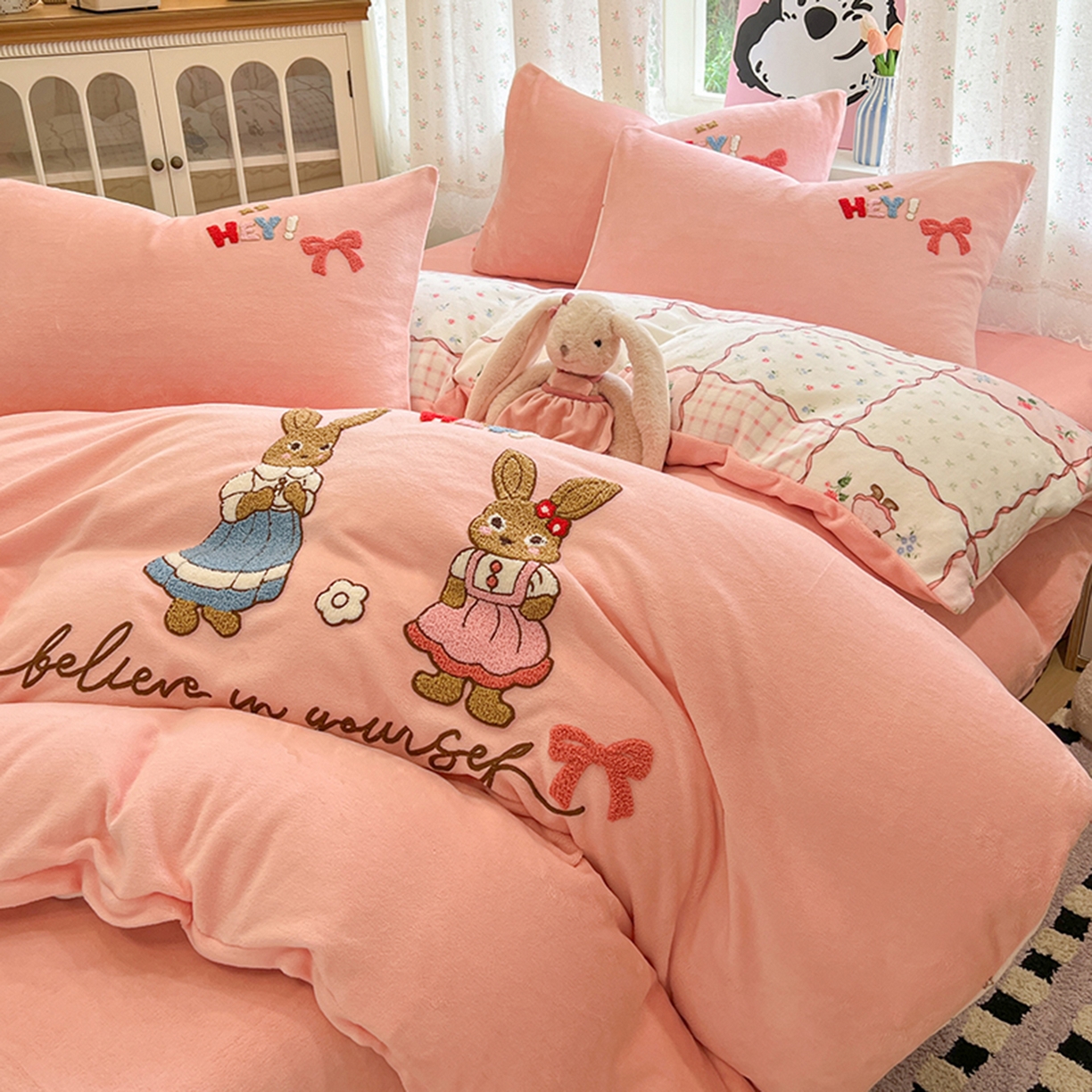 91家纺网 家纺一手货源 找家纺 眠博士 2025新款牛奶绒毛巾绣四件套 牛奶绒毛巾绣-兔兔