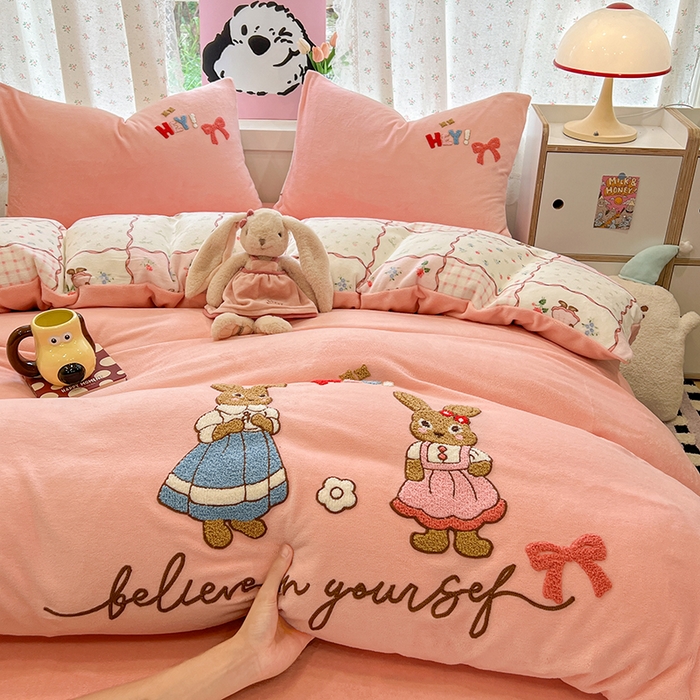 91家纺网 家纺一手货源 找家纺 眠博士 2025新款牛奶绒毛巾绣四件套 牛奶绒毛巾绣-兔兔