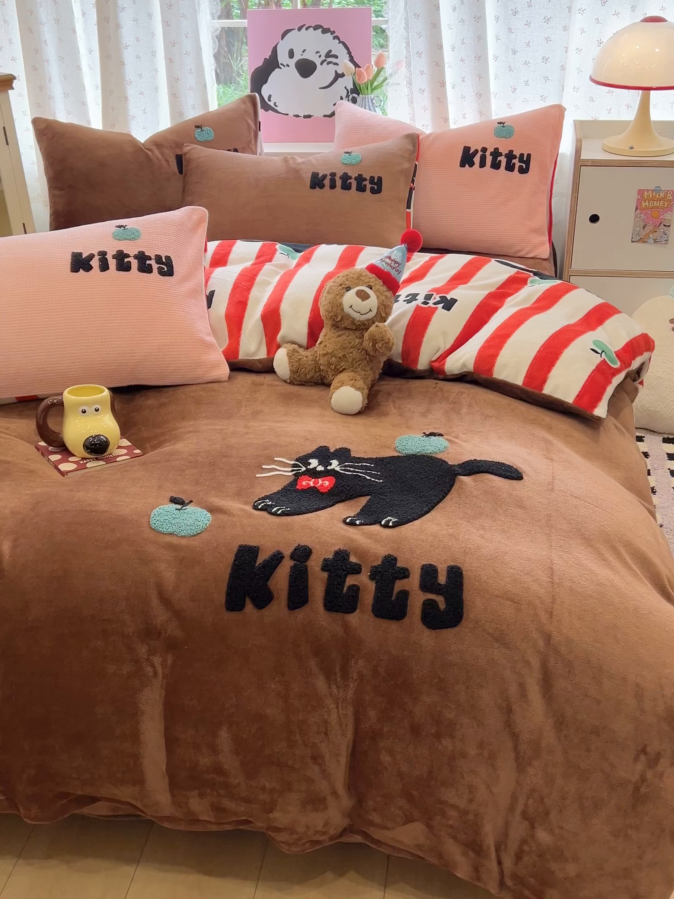 91家纺网 家纺一手货源 找家纺 眠博士 2025新款牛奶绒毛巾绣四件套 牛奶绒毛巾绣-喵喵