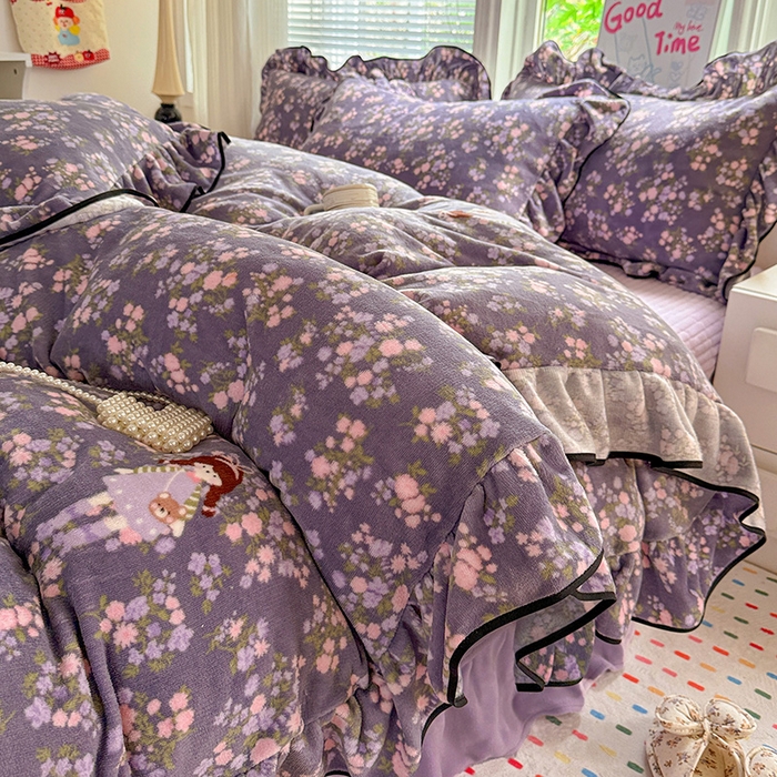 91家纺网 家纺一手货源 找家纺 梦莱斯 2025新款加厚保暖双面牛奶绒四件套-黑色花边款 爱丽丝花园