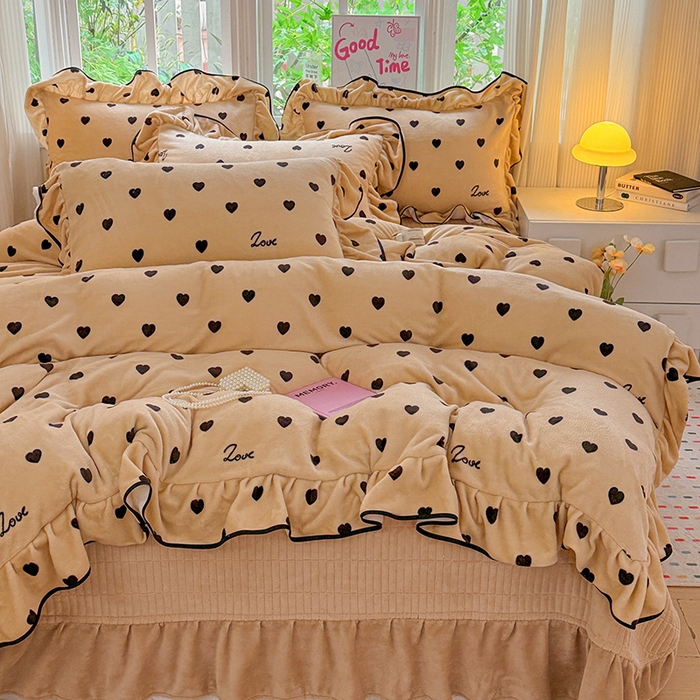 91家纺网 家纺一手货源 找家纺 梦莱斯 2025新款加厚保暖双面牛奶绒四件套-黑色花边款 爱心点点