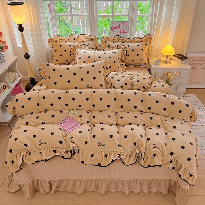 91家纺网 家纺一手货源 找家纺 梦莱斯 2025新款加厚保暖双面牛奶绒四件套-黑色花边款 爱心点点