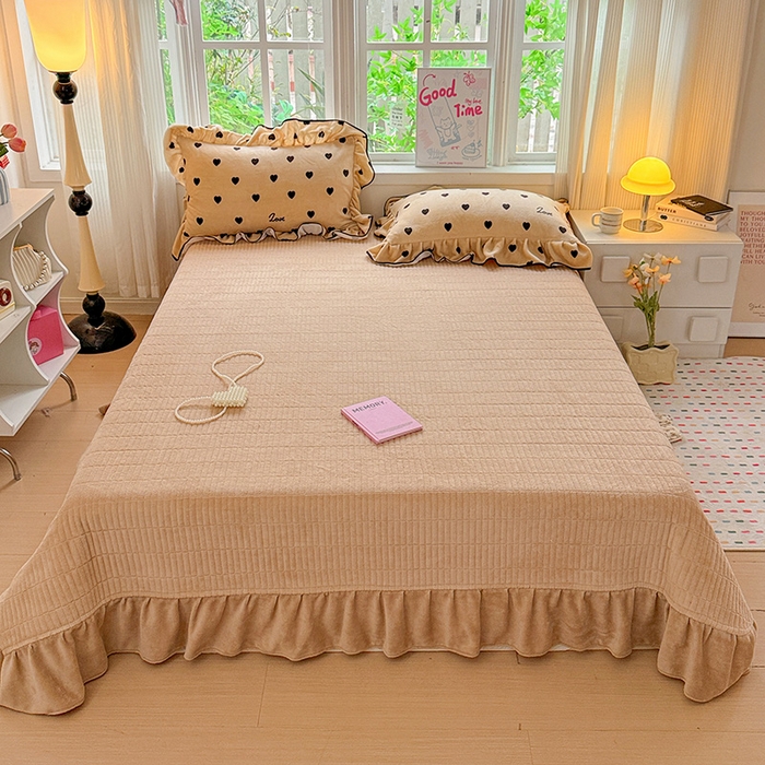 91家纺网 家纺一手货源 找家纺 梦莱斯 2025新款加厚保暖双面牛奶绒四件套-黑色花边款 爱心点点